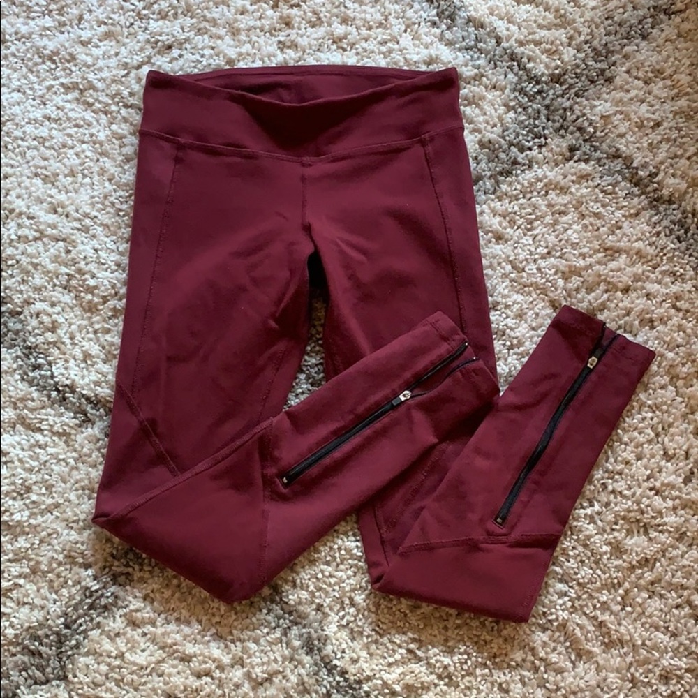 Alo yoga leggings with zipper details. GUC size S